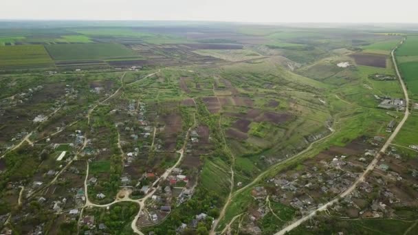 Letí Nad Malou Vesničkou Při Západu Slunce Evropská Vesnice Moldavská — Stock video