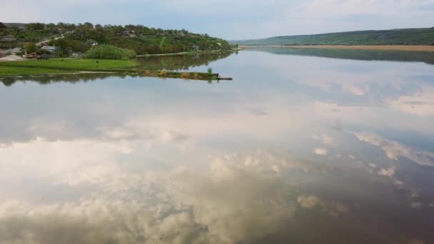 Flight Över Floden Aat Våren Republiken Moldaviens Dniesterflod — Stockvideo