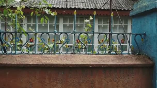 Снимок Скрытой Камеры Старый Заброшенный Дом Молдавской Деревне — стоковое видео