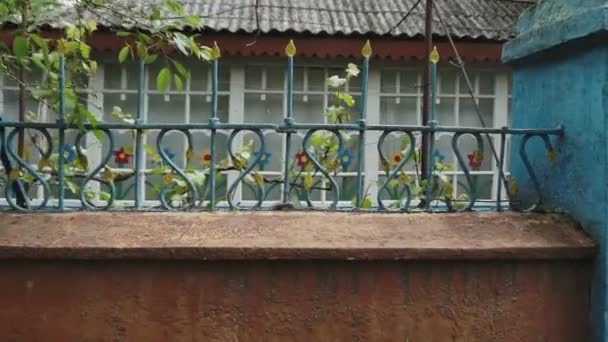 Steadicam Shot Una Vieja Casa Abandonada Pueblo Moldavo — Vídeos de Stock