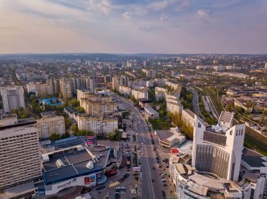 Kishinev şehrinin havadan drone görünümü