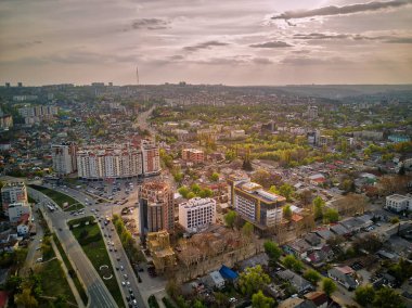 Kishinev şehrinin havadan drone görünümü