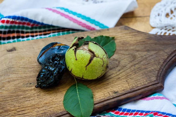 Fresh and dried prunes on table — Stock Photo, Image