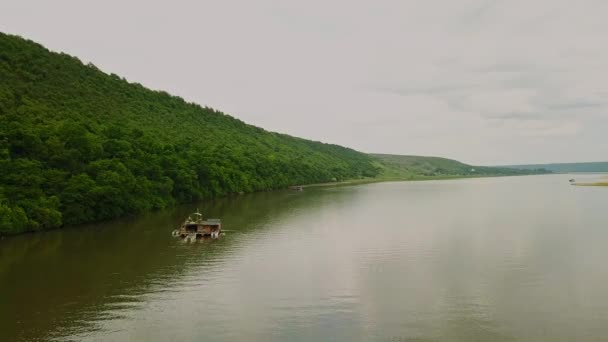 Volando Sobre Río Soleado Día Verano Río Dniéster República Moldavia — Vídeo de stock