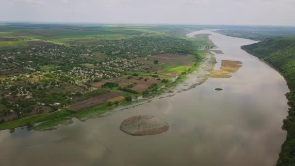 Volando Sobre Río Soleado Día Verano Río Dniéster República Moldavia — Vídeos de Stock