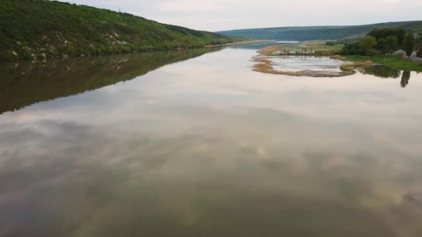 Lot Nad Rzeką Wiosną Dniestr Rzeka Mołdawia Republika — Wideo stockowe