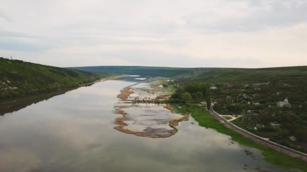 Arieel Uitzicht Rivier Het Kleine Dorpje Dnjestr Rivier Van Moldavië — Stockvideo