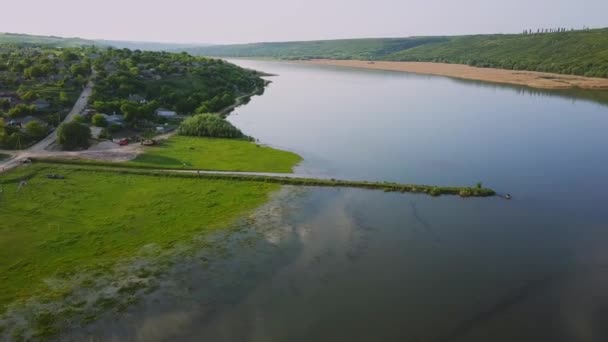 Vliegen Rivier Een Zonnige Zomerdag Dniester Rivier Moldavië — Stockvideo