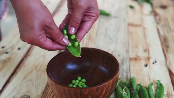 Closeup Woman Hand Depod Green Peas Brown Dish Wooden Table — Stock Video