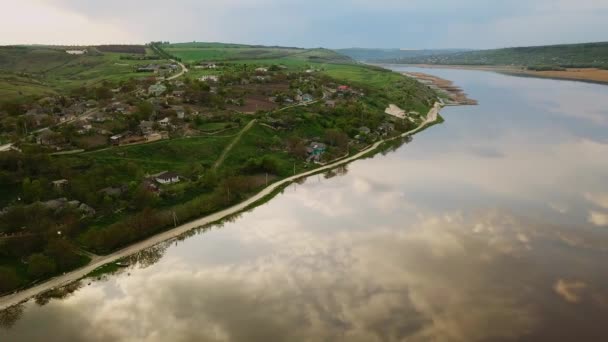 Arial άποψη πάνω από τον ποταμό — Αρχείο Βίντεο