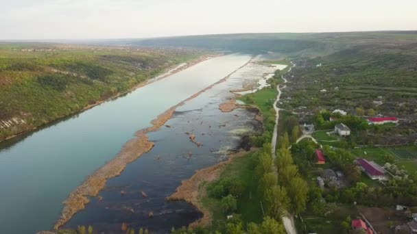 Arieel Uitzicht Rivier Het Kleine Dorpje Dnjestr Rivier Van Moldavië — Stockvideo