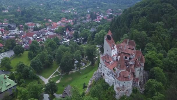 Vista Panorámica Aérea Del Castillo Medieval Bran Conocido Por Mito — Vídeo de stock