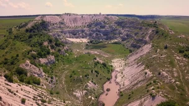 Vlucht Het Ontzagwekkende Landschap Hooglanden Steengroeve Van Moldavië Republiek — Stockvideo