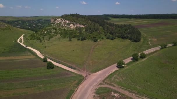 Lot Nad Niesamowitym Krajobrazem Nad Wyżynami Wiejskiej Drogi Republiki Mołdawii — Wideo stockowe