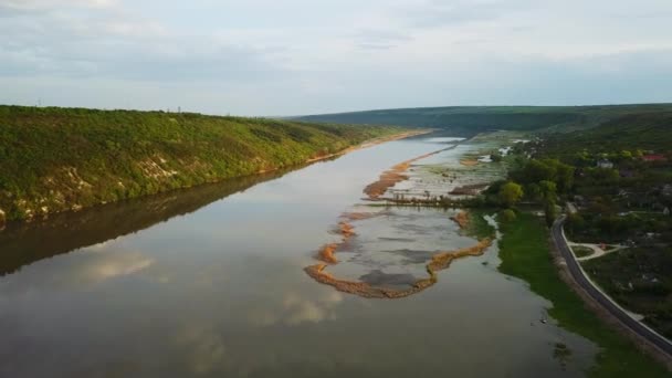 Arieel Uitzicht Rivier Het Kleine Dorpje Dnjestr Rivier Van Moldavië — Stockvideo