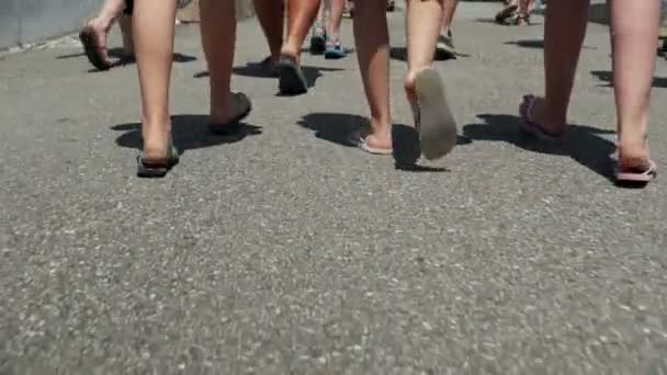 Feet Crowd People Walking Street Close Crowd Feet Shot Crowded — Stock Video