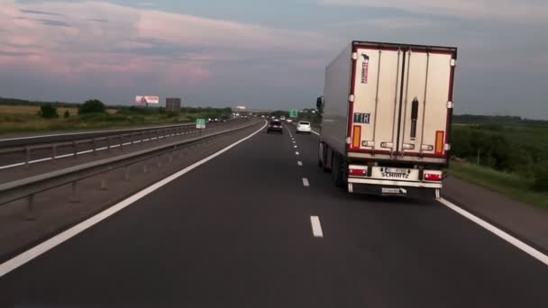 Fpv Körning Längs Motorvägen Utsikt Över Vägen Från Bilfönstret Bilar — Stockvideo