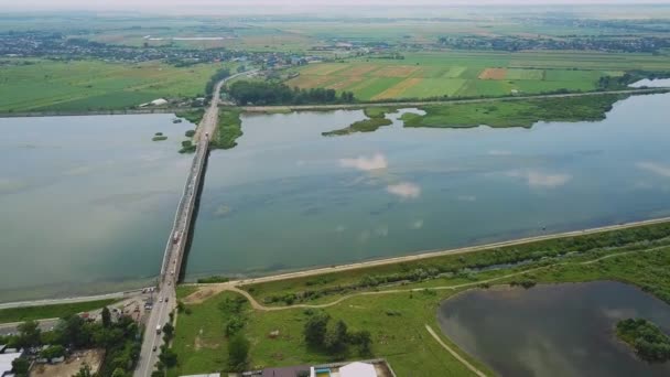 Lucht Vlucht Drone Uitzicht Brug Rivier Met Auto Olt River — Stockvideo