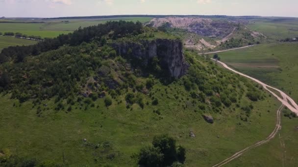 モルドバ共和国の高地の上の素晴らしい風景の上に飛行 — ストック動画
