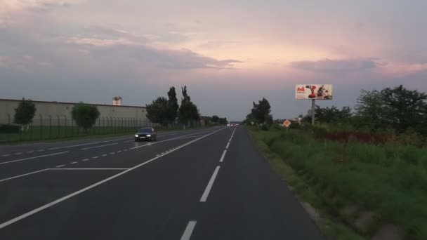 Fpv Entlang Der Autobahn Fahren Blick Auf Die Straße Aus — Stockvideo