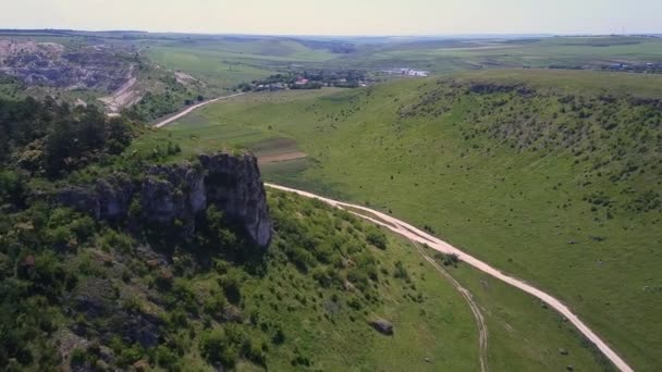 Vol au-dessus du paysage impressionnant sur les hauts plateaux de la République de Moldavie de .
