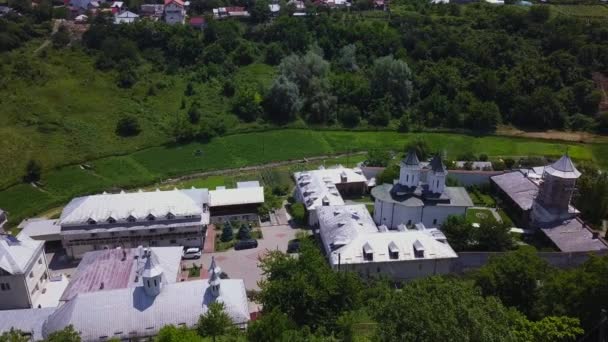 Vista Aérea Del Monasterio Cristiano Ortodoxo Ciudad Slatina Rumania Monasterio — Vídeo de stock