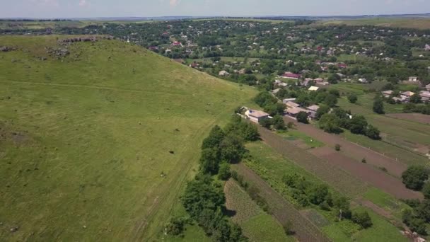 Vuelo Sobre Impresionante Paisaje Sobre Las Tierras Altas Carretera Rural — Vídeo de stock