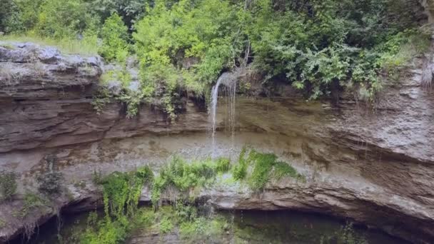 Flight Smalll Waterfall Green Forest Filmed Drone 30Fps — Stock Video