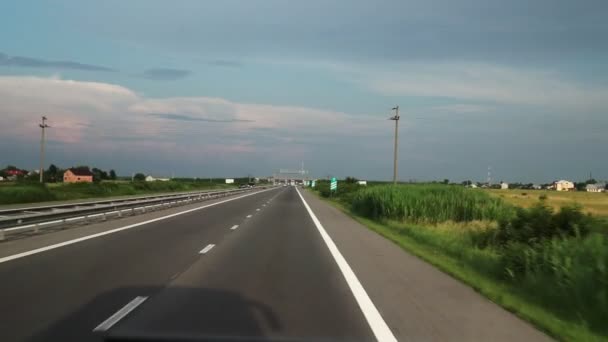 Fpv Rijden Langs Snelweg Uitzicht Weg Vanaf Het Raam Van — Stockvideo