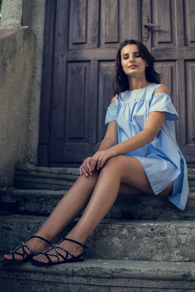 Uzun saçlı güzel kız.