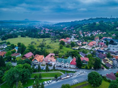 Panoramik manzaralı bir yaz günü Brasov şehirde Transilvanya, Romanya