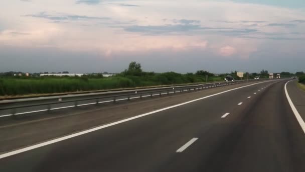 Fpv Rijden Langs Snelweg Uitzicht Weg Vanaf Het Raam Van — Stockvideo