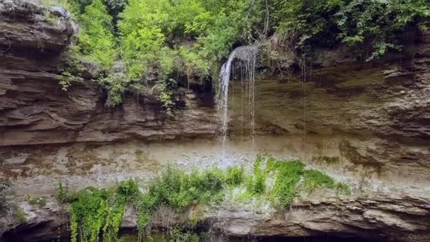 Flight Smalll Waterfall Green Forest Filmed Drone 30Fps — Stock Video