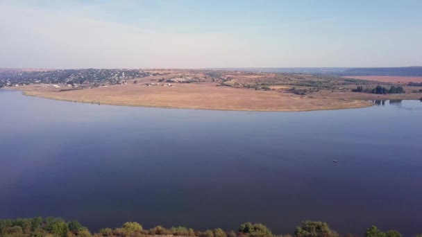 Widok Góry Dniestr Dniestru Jesienią Rzeka Otacza Żółte Pole Zielony — Wideo stockowe