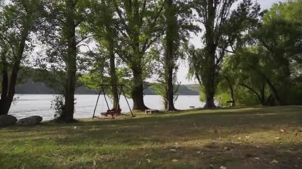 Grands Peupliers Bord Rivière — Video