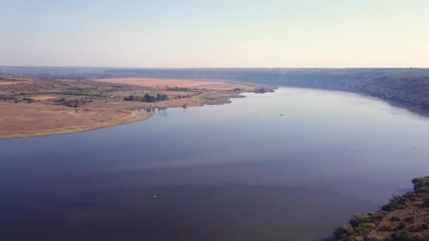 Pohled Řeku Dnestr Dniester Podzim Řeka Obklopuje Žluté Pole Zelený — Stock video