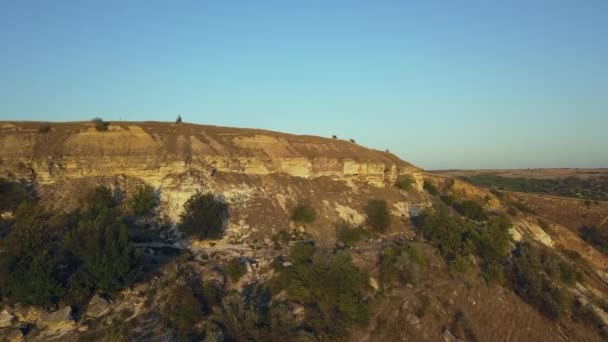 Vista Aérea Drone Volando Hacia Adelante Sobre Los Campos Piedra — Vídeos de Stock