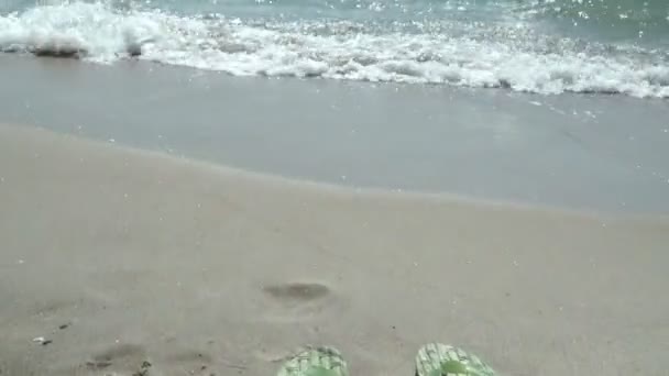 Strand Schäumender Ozean Meereswellen Die Sand Waschen Wellen Schlagen Sandstrand — Stockvideo