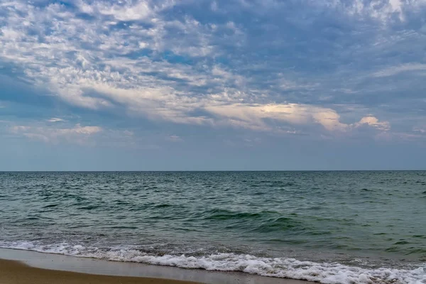 Расслабляющий Морской Пейзаж Широким Горизонтом Неба Моря — стоковое фото