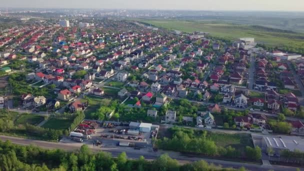 Volo Drone Sopra Una Suddivisione Nella Periferia Della Città Kishinev — Video Stock