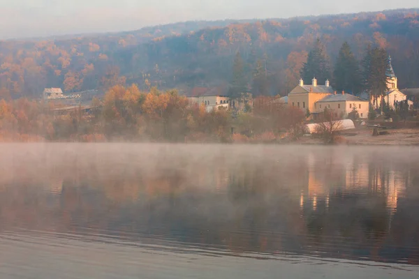 Ceață Deasupra Apei Lacului Bled Fața Bisericii Reflecție Lac Într — Fotografie, imagine de stoc