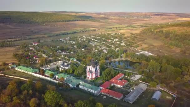 Volo Sopra Monastero Cristiano Circondato Dalla Foresta Autunnale Kurky Monastero — Video Stock