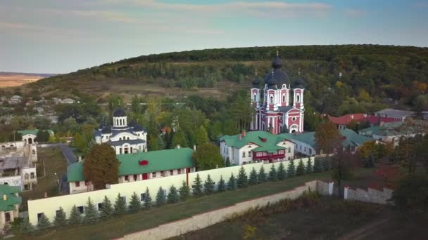 Vlucht Een Christelijk Klooster Omringd Door Herfstbos Kurky Klooster Moldavië — Stockvideo