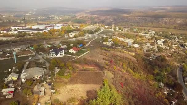 Aerial Μικρό Χωριό Στην Ομίχλη Της Μολδαβίας Δημοκρατία Της — Αρχείο Βίντεο