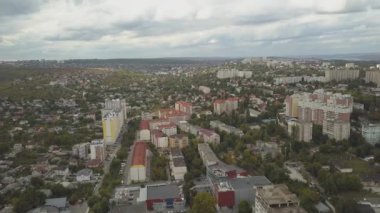 Şehrin bulutlu manzaralı panoraması. Kishinev, Moldova Cumhuriyeti.