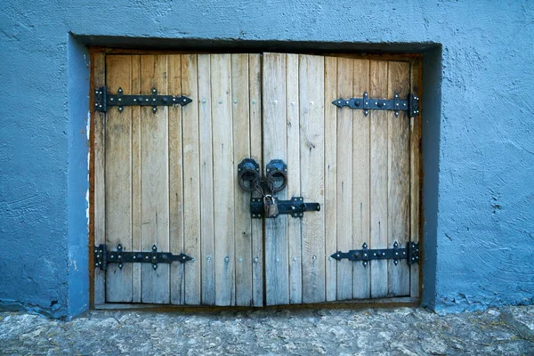 Puerta Madera Vieja Con Candados Diseño Retro —  Fotos de Stock