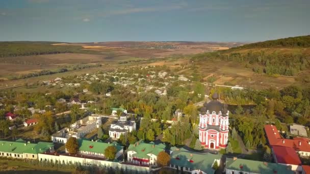 Volo Sopra Monastero Cristiano Circondato Dalla Foresta Autunnale Kurky Monastero — Video Stock