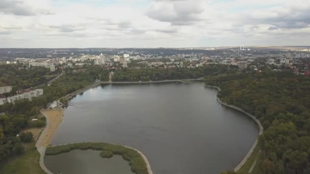 Veduta Aerea Lago Parco Con Alberi Autunnali Kishinev Moldavia Epico — Video Stock