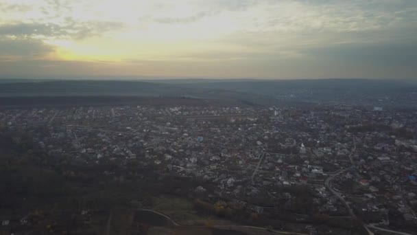 Güneşli Bir Yaz Gününde Banliyöde Hava Aracı Uçuşu Çatı Bahçe — Stok video