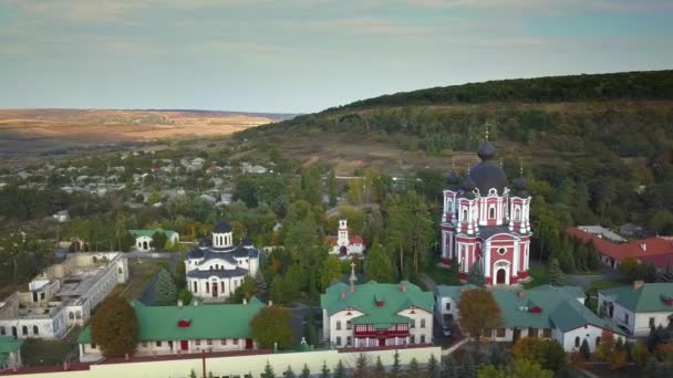 Flyg Över Ett Kristet Kloster Omgivet Höstskog Kurky Kloster Moldavien — Stockvideo